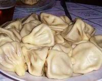 Ce sont en quelque sorte des gros raviolis farcis de porc et de boeuf hachés, avec une bonne dose d'oignons. Le résultat est tout bonnement délicieux…