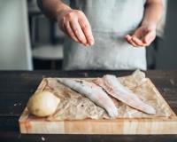 Faut-il saler le poisson avant ou pendant la cuisson ?