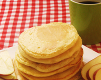 Voici une versions favorite des crêpes, les pancakes « à l'américaine », très populaires au Québec avec sirop d'érable par-dessus s'il vous plait ! Ces crêpes sont délicieuses…