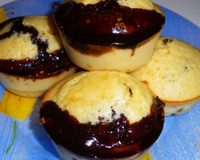 Moelleux, vanillés, avec un coeur chocolaté, ces muffins ont beaucoup plu ! Autre avantage, leur préparation est très rapide : 5 min suffisent…