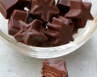 Chocolats noirs, ganache chocolat noir-café et gelée de Cognac ou coquelicot