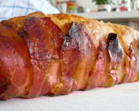 Cake aux pruneaux et à la poitrine fumée