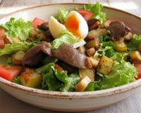 Salade gourmande aux gésiers confits et pommes sarladaises
