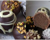 Des petites boules toutes rondes chocolatées faites à partir d'un gâteau et enrobées de chocolat.
