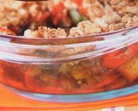 Voici un crumble au bon goût de Provence, des légumes du sud, de la pâte à crumble, ma famille et mes amis adorent ! Grâce à ce plat, mes enfants mangent des légumes.