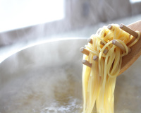 Ces gestes vont ruiner la cuisson de vos pâtes : vrai ou faux ?