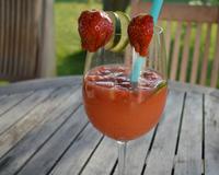 Voici la recette d'un apéritif sans alcool 100% fruits, à boire très frais sous un parasol !