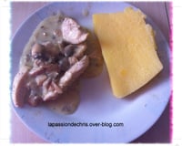Polenta et poulet avec sa sauce aux champignons