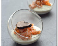 Verrine de crème d'artichaut au fromage et truffe noire, saumon fumé