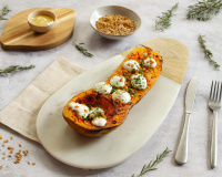 Butternut rôti au fromage frais de chèvre, miel et épeautre soufflé