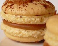 Une crème caramel maison au sel de Guérande, des coques décorées de crêpes gavottes : les saveurs de Bretagne en petites bouchées…