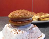 Les whoopies pies sont des petits biscuits que l'on colle en sandwich à l'aide d'une crème. La pâte ressemble à un peu une pâte à…