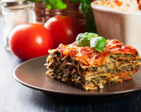 Lasagnes de légumes pas chères : la recette familiale aux courgettes, aubergines et mozzarella qui régale tout le monde