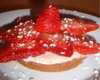 Tartelettes aux fraises, spéculoos et chocolat blanc