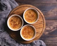 “LE dessert craquant et fondant” : Cyril Lignac partage sa recette de crème brûlée avec sa touche irrésistible !