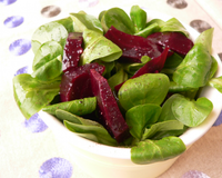 Salade de mâche, betterave et sauce légère