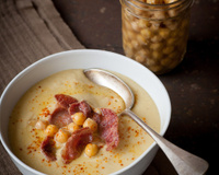 Soupe de pois cassés aux fanes de légumes