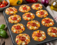 Oubliez les quiches classiques : cette version aux légumes du soleil dans un moule à muffins va faire fureur à l'apéro