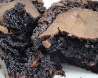 Voici une recette de brownies que j'ai revisité. C'est une recette moelleuse vraiment excellente surtout avec les pépites de chocolat !