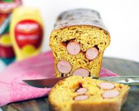 Brioche parfumée à la moutarde et farcie aux saucisses de Strasbourg.Une recette proposée par Philou du blog 'Un cuisinier chez vous'.