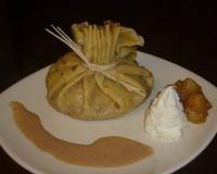 Un petit délice avec des pommes fondantes et parfumées accompagné de son coulis à base de pâte à spéculoos. Tout pour fondre de plaisir !
