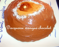 Faire la dacquoise, le mélange de tofu soyeux et chocolat et la préparation à la mangue.