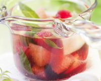 Une simplissime soupe de fruits qui n'altère en rien saveurs et textures, mais subliment le plaisir...