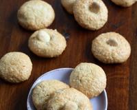 Le secret pour obtenir de bons amaretti bien moelleux, c'est de moudre soi-même les amandes à l’aide d’un simple robot de type mixeur et non…