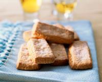 De délicieux petits gâteaux secs typiquement Corse. Ils se conservent très bien pendant plusieurs jours, dans une boîte à biscuits en…