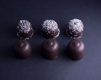 Pour les fans de bounty, j'ai découvert la recette du bounty sans le vouloir. Au départ je cherchais à faire des chocolats pour le café et j'ai découvert cette recette…