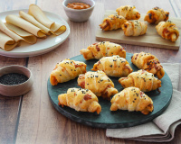 Mini-croissant apéritifs aux tranches végé pois chiches, pesto rosso, mozzarella : l’apéro parfait pour les fêtes !