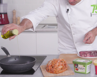 Tataki de bœuf frotté au Gochujang salade croquante de kimchi