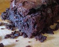 Des brownies tres tres riches en chocolat noir, cacao amer, noix de pecan et cerises confites. L'enfer des anges!