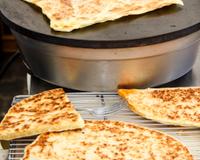 C'est un pain d'origine algérienne qui s'accorde très bien avec les plats actuels du ramadan.