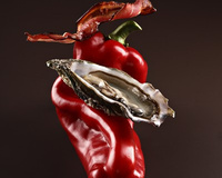 Huîtres, poivron confit et lard 