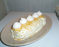 Bûche de Noël fourrée de crème aux spéculoos et nappée de chantilly au chocolat blanc