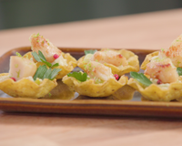 Tortilla Bowls aux noix de Saint-Jacques, citron vert, baies roses et fondue de poireaux