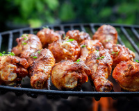 Poulet mariné au barbecue : voici une recette ultra simple et tellement bonne pour une viande moelleuse et savoureuse