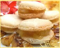 Des macarons fondants à l'extérieur et moelleux à l'intérieur, au savoureux goût de noix de coco. Des macarons légers et frais.