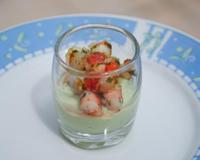 Verrine tout en douceur avec un pointe de fraîcheur avec les perles de pamplemousse rose.