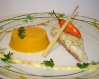 Filets de daurade gingembre citronnelle, purée de patate douce au curcuma, sauce coco curry