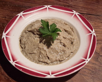 Caviar d'aubergine fumé à la moutarde forte