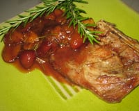 Côtelettes de porc et compotée de prunes caramélisées