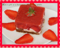 Fraises en gelée sur un bavarois au yaourt et croquant aux spéculoos
