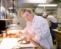 Hélène Darroze : voici les 3 ingrédients dont elle ne peut pas se passer pour cuisiner au quotidien