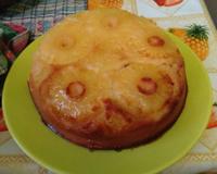 Un gâteau à l'ananas caramélisé