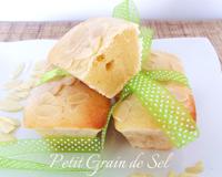 Une recette très simple à réaliser, permettant d'obtenir des petits gâteaux moelleux et ultra fondants au bon goût d'amande. Ce petit…