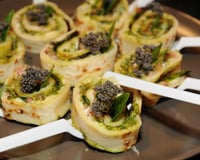 Flammekueche en escargots apéritifs au pesto de roquette et pistaches