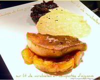 Escalope de foie gras et sa tuile sur lit de mirabelles compotée d'oignons
