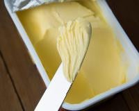 “Les autres recettes doivent être laissées en rayon” : Jean-Michel Cohen dévoile ce qu’il faut regarder pour choisir une bonne margarine